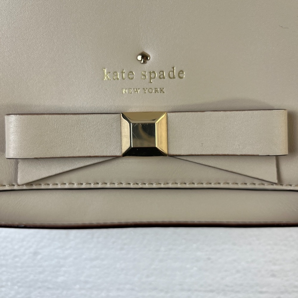Kate Spade New‎ York Hollie Street Ruby Crossbody Bag Purse Beige Bow Minimalist - Picture 8 of 16